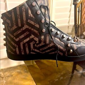 Gucci Black and Brown Lace Up Boots with Distinctive Style